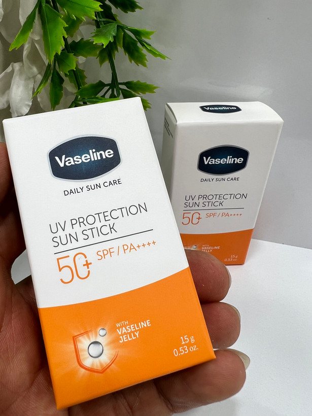 ضد آفتاب استیکی وازلین SPF50+ حجم 15 میل | محافظت کامل پوست در برابر آفتاب