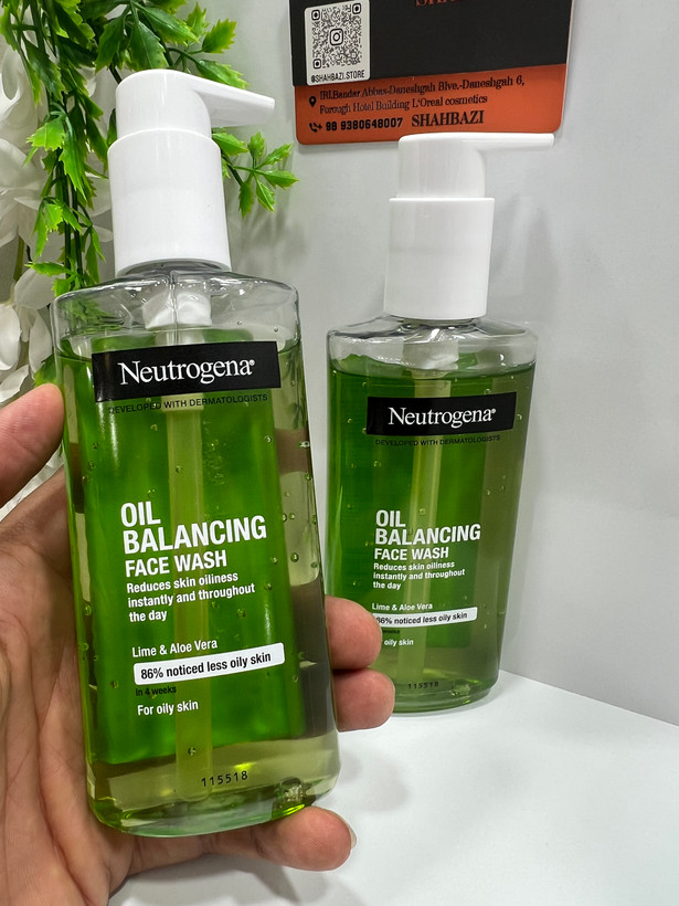 ژل شستشوی صورت نوتروژینا Oil Balancing پوست چرب حاوی لیمو و آلوئهورا 200 میل